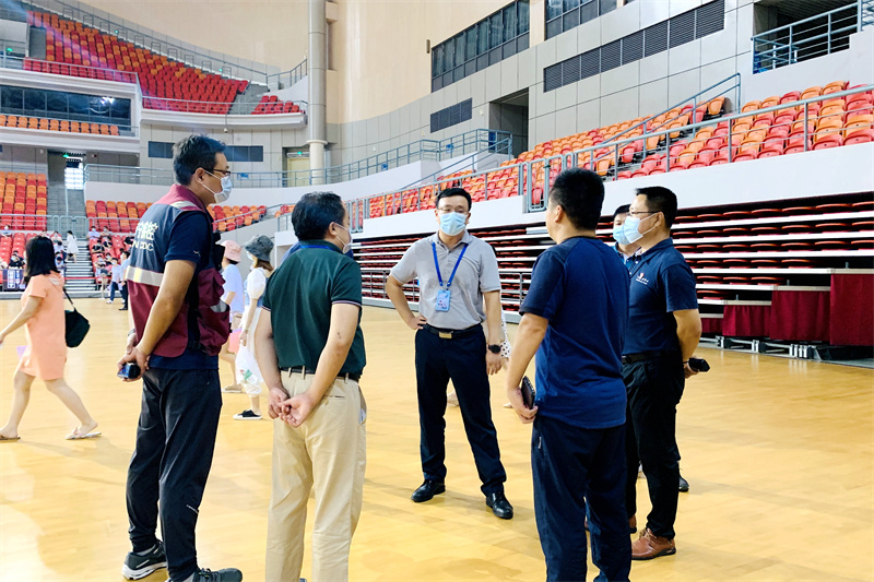 /QJ_190009193078.jpg 檢查新冠疫苗臨時接種點(diǎn)現(xiàn)場工作情況.jpg