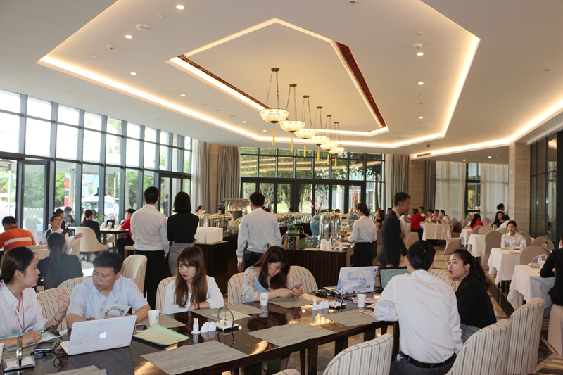 /QJ_386646715896.jpg 婚禮秀現(xiàn)場簽約場面_副本.jpg