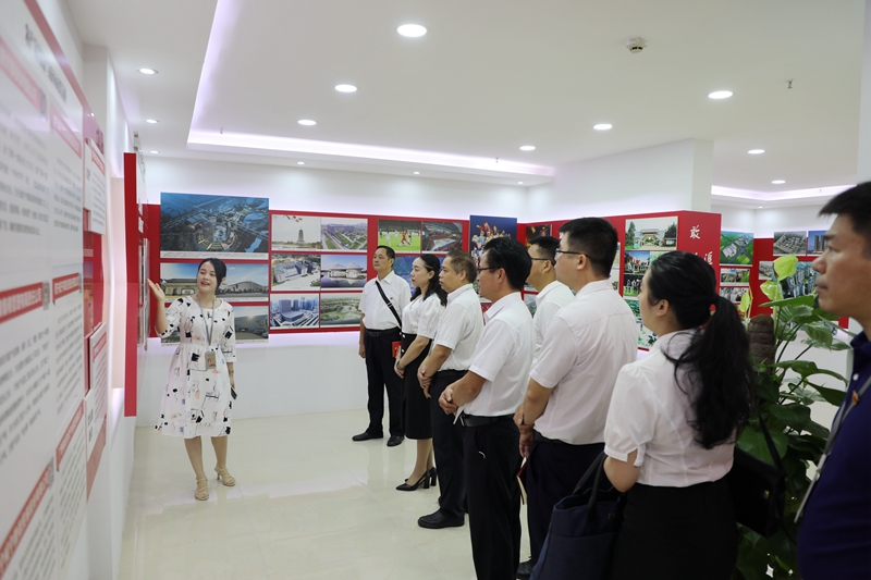 /QJ_734424816716.jpg 參觀南寧威寧集團(tuán)企業(yè)文化展示室.JPG