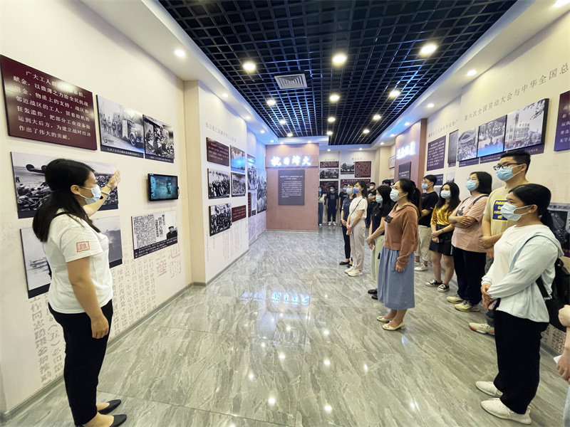 /QJ_191211512410.jpg 參觀學(xué)習(xí)現(xiàn)場(chǎng)(拍攝:焦洋).jpg