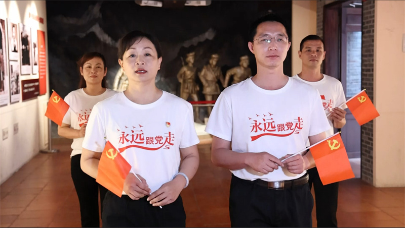 /QJ_269111171477.jpg 商業(yè)事業(yè)部第一黨支部1.jpg