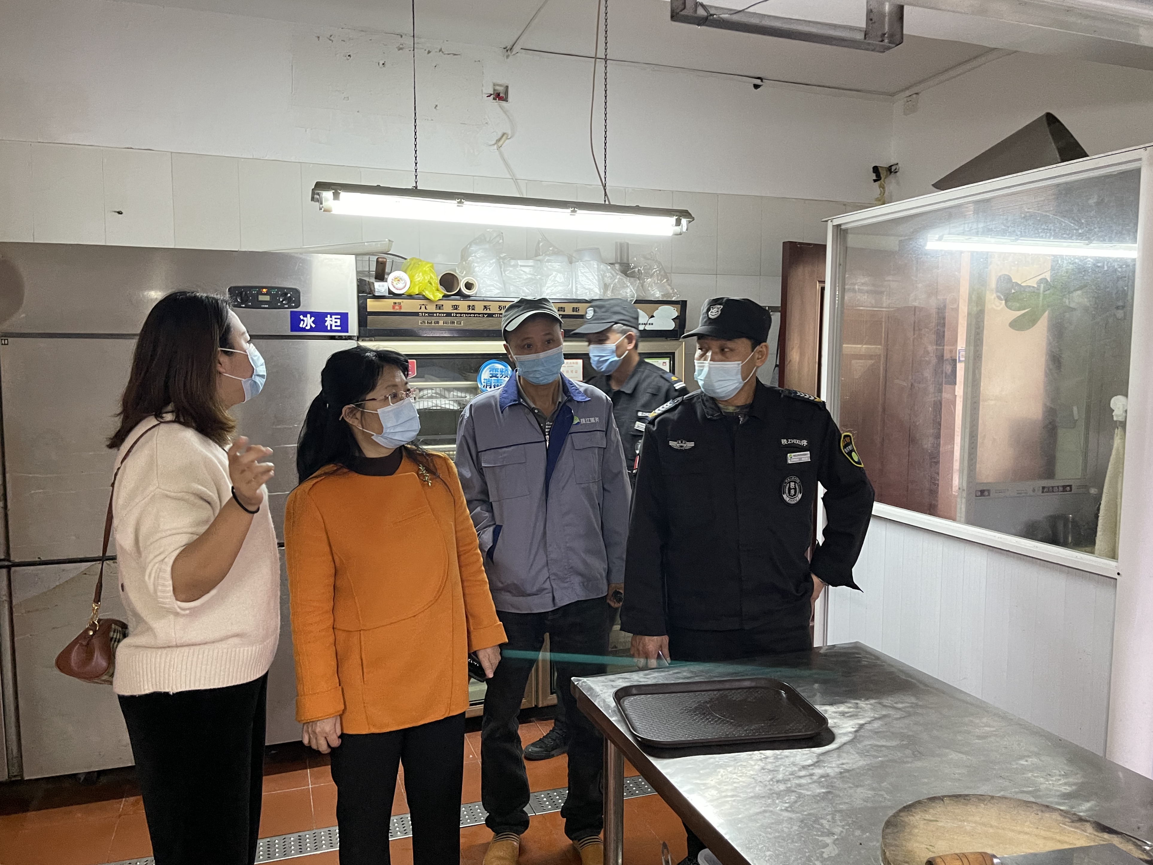 /QJ_091754274367.jpg 了解邕州老街租戶經(jīng)營(yíng)情況(葉麗婷攝).jpg