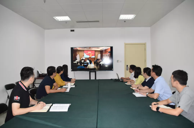 /QJ_031369331737.png 威耀供應(yīng)鏈公司黨支部黨員觀看直播.png