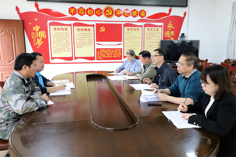 /QJ_938587323992.jpg 愛(ài)長(zhǎng)村委座談交流(拍攝:柒紅).jpg