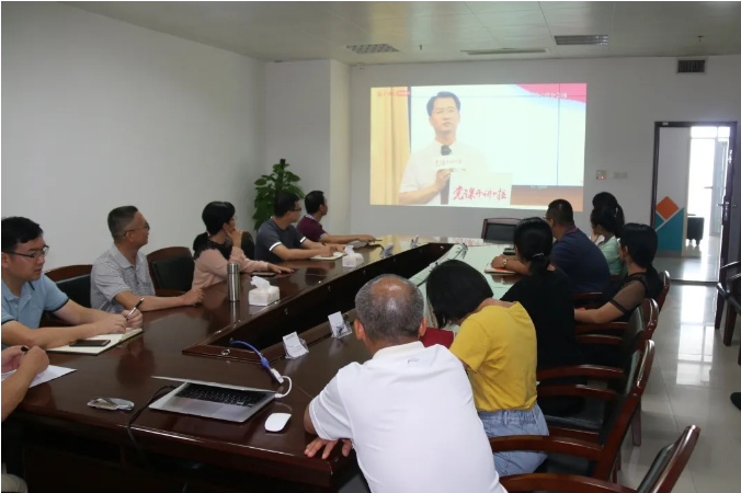 /QJ_031339899347.png 威寧資產(chǎn)公司機關(guān)黨支部黨員觀看現(xiàn)場.png