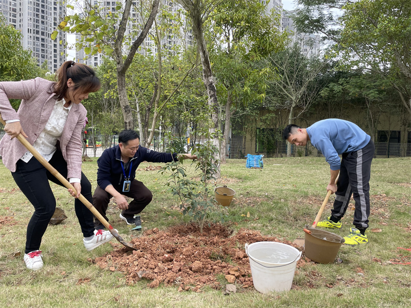 /QJ_793988978588.jpg 賣力填土.jpg