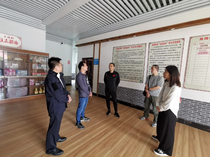 /QJ_127827821791.png 朱海在扶志超市調(diào)研.png