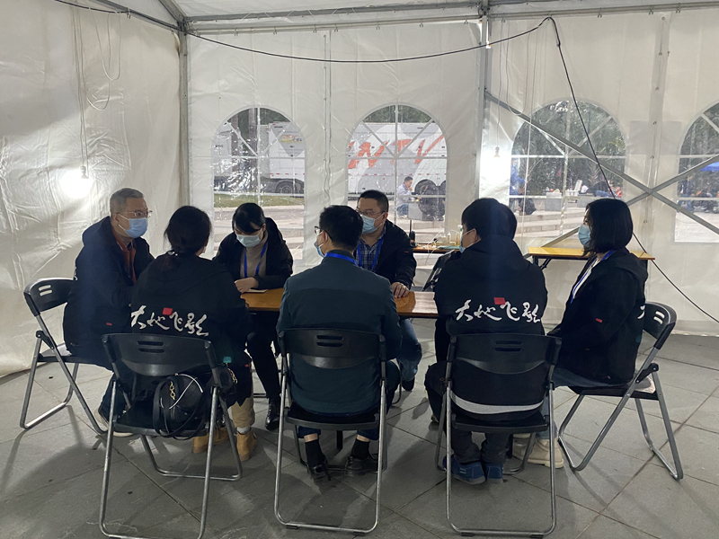 /QJ_935775022932.jpg 現(xiàn)場(chǎng)工作討論會(huì).jpg