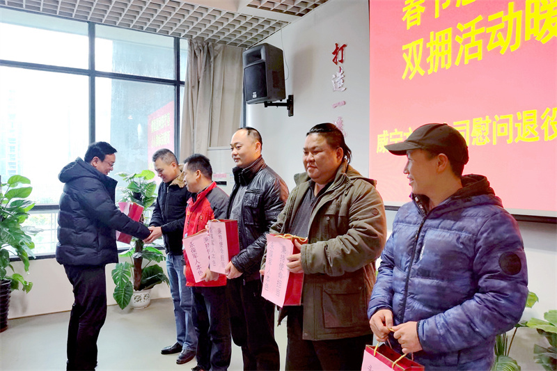 /QJ_190006382662.jpg 春節(jié)期間慰問公司職工.jpg