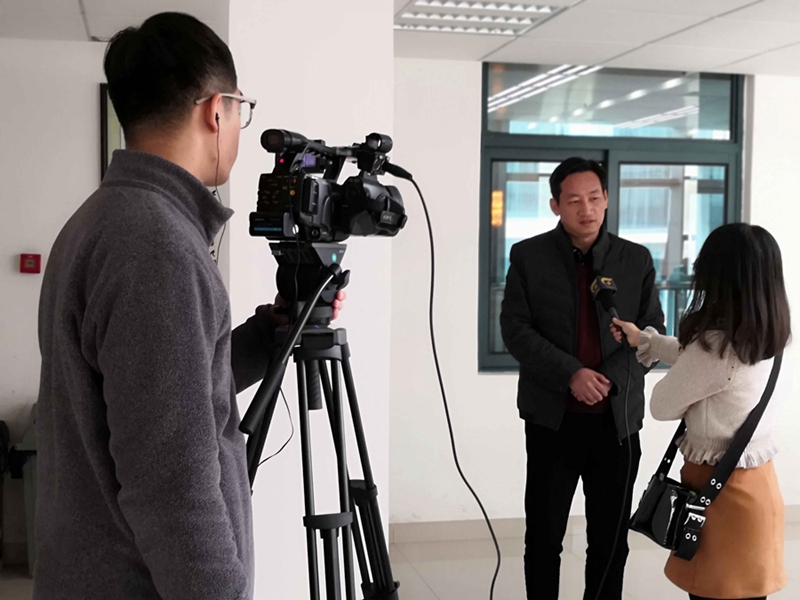 /QJ_831625082234.jpg 接受廣西電視臺(tái)記者采訪_副本.jpg