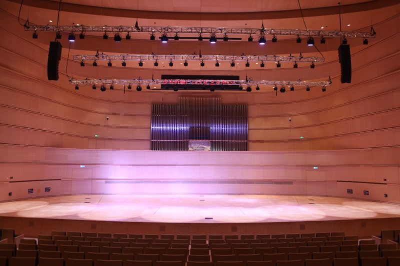 /QJ_367222127277.jpg 音樂(lè)廳舞臺(tái)(李倩雯圖)_副本.jpg