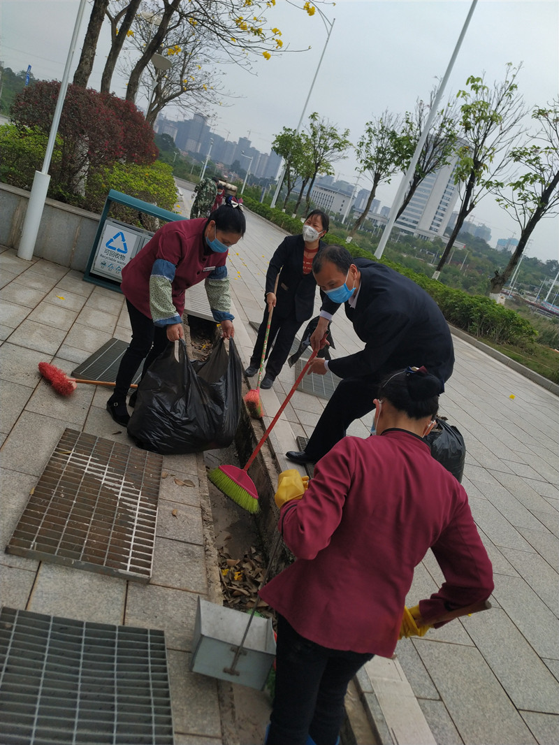 /QJ_433116458179.jpg 廣西體育中心開展“五大清潔行動(dòng)“_副本.jpg