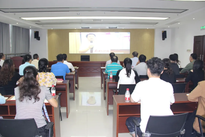 /QJ_031343696279.png 威寧市場公司機關(guān)黨支部黨員觀看現(xiàn)場.png