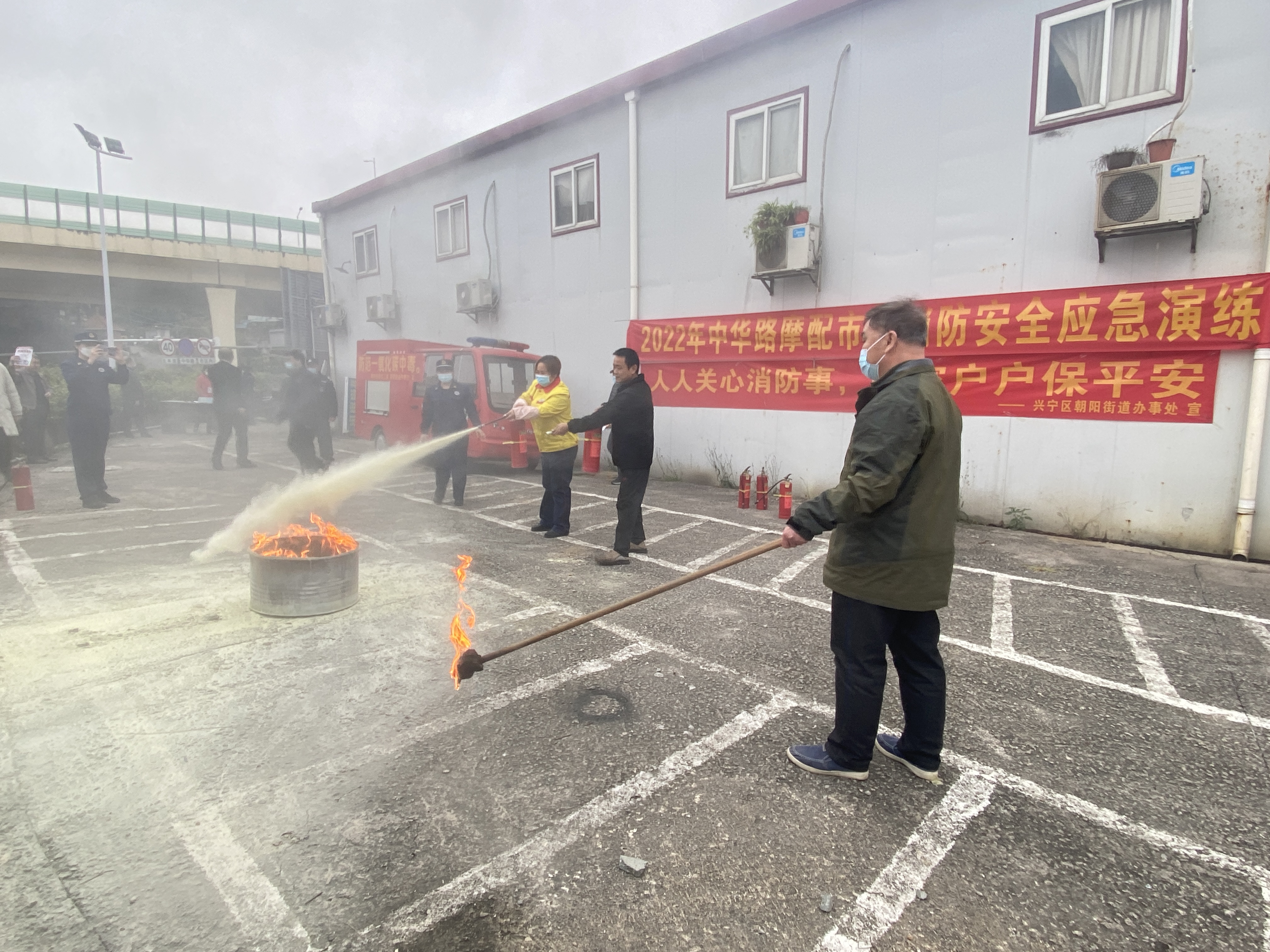 /QJ_353297560425.jpg 實操學習消防栓的使用.jpg