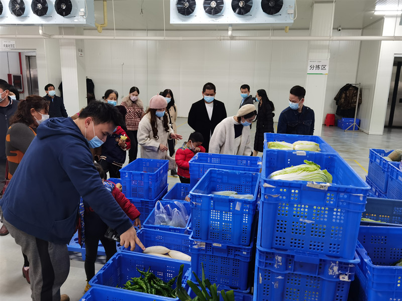 /QJ_212282332604.jpg 員工家屬參觀生鮮食材.jpg