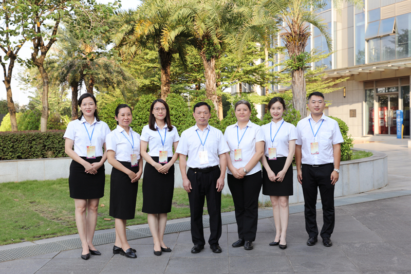 /QJ_366127280621.jpg 新一屆工會(huì)委員.jpg